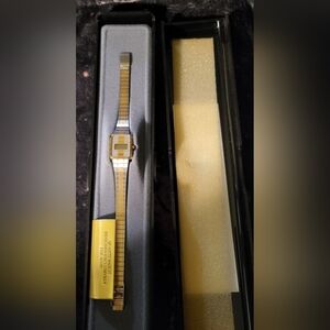Vintage Elizabeth Taylor For Avon Watch NIB
